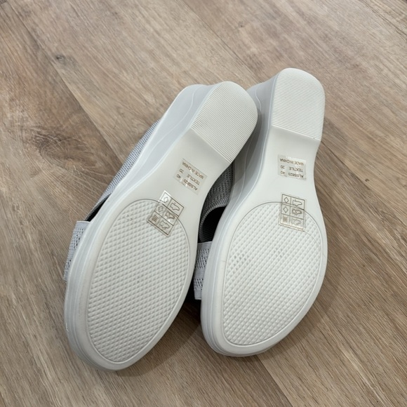 NEW Women’s Alexis Leroy Wedge Slide Sandals - Picture 4 of 5